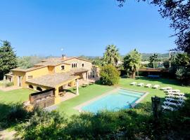 Casa Mas Molines con piscina, jacuzzi y barbacoas., hotel di Montrás