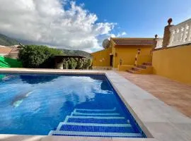 Villa in Alcaucin - Sleeps 4 - Pool - Parking