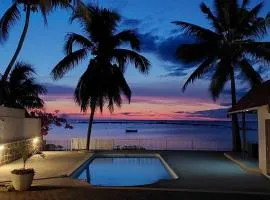 Beachfront Villa Klondike - Private 3-bedrooms