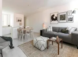 Modern 2-bed apartment with view to Clerigos Tower