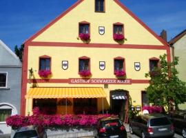 Hotel Pension Schwarzer Adler: Nabburg şehrinde bir otel