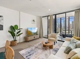 Unbeatable River and CBD Views Pool 2Car and Prime Spot