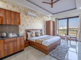Hotel Gill Comfort Inn - Close to MEDANTA, ARTEMIS AND FORTIS HOSPITAL