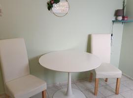 Mini House, hotel a Patra