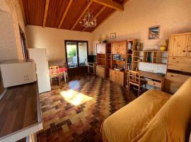 Appartement en bord de mer Marine de Sant-Ambrogio, hotel a Lumio