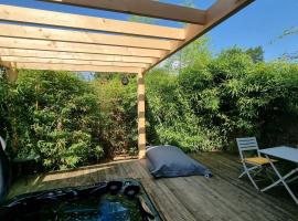 L ABRI spa et détente, hotel in Liergues