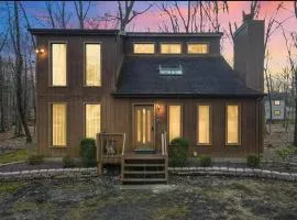 Cozy Cabin at Poconos With Hot Tub and Fire Pit
