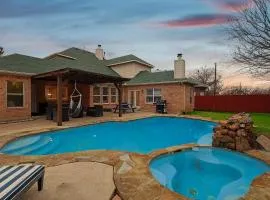 Immaculate 5BR 2,5BA Holiday Home with Pool