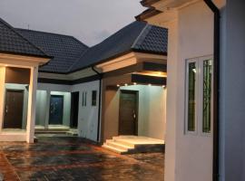 Daprem Luxury Self Contained Apartments, hotel v Uyu