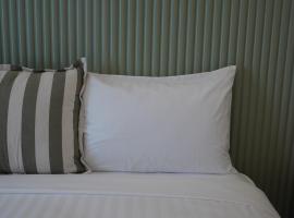 Tall Timbers Hotel, hotel 