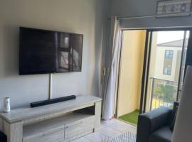 Beautiful 2 bedroom apartment in strand, ξενοδοχείο σε Somerset West