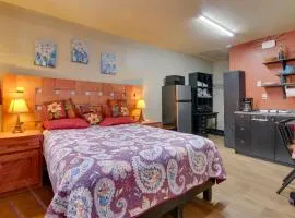 2 Mi to Shopping and Dining Santa Rosa Studio