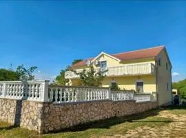 Schönes Ferienhaus mit Pool