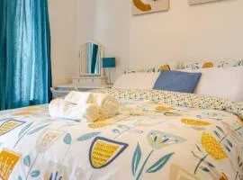 Modern Comfort for 5 Relax, Stay & Explore