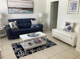 Gorgeous Beachy Chic Condo in Key Biscayne, hotel a Miami