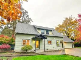 Dog-Friendly Milwaukie Home 9 Mi to Dtwn Portland