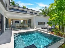 Sea Mist Poolside Oasis near Palm Cove Beachfront