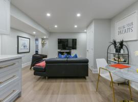 Stunning 2 bedroom - Oakville Prime Location, khách sạn ở Oakville