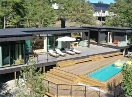 Paradis Med Pool Nära Naturens Vackra Vyer