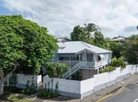SEASIDE HAVEN Luxe Four BR Oasis with Plunge Pool