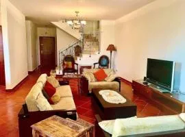 Luxury 5BR Villa with Sea View & Garden in Einbay