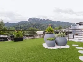 Chic 6BR Home Private Rooftop Garden Kemensah KL