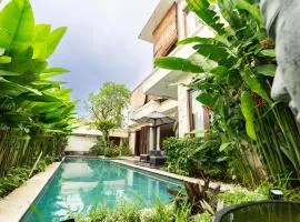 Villa Tepi Sungai - 6BR Luxury Private Pool Villa - Seminyak Sleeps 14
