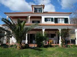 A Casa do Olival, семейный отель в городе Barreira Grande