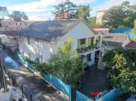 Guest house on Devyatnadtsataya