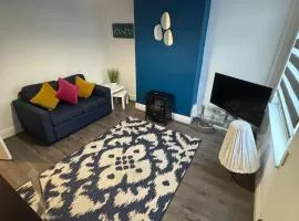 Sleek City Getaway - Walkable Free Parking