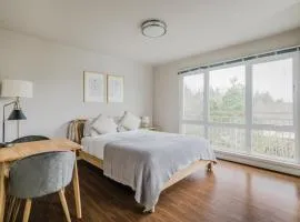 Blueground Bellevue AC balcony nr park SEA-825