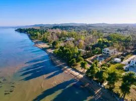 SunBreeze-Beachfront Luxury Villa 5 Bed 4 bath-Sleeps 10