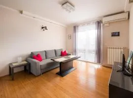 Marywilska 67 Inviting Apartment by BookingHost