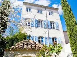 Elegant Town house-sleeps 14