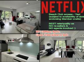 Beach condos at Pico de Loro Cove - Wi-Fi & Netflix, 42-50''TVs with Cignal cable, Uratex beds & pillows, equipped kitchen, balcony, parking - guest registration fee is not included