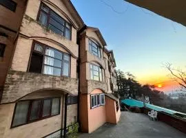Himachal Pradesh Inn Pal-ace With mountain view hotel
