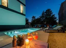 Villa Isola 4 luxury apartment with a pool for 4