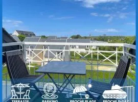 L'air marin Apt avec belle terrasse vue dégagée séjour lumineux 10 mn à pied mer et centre Port en Bessin, tous commerces et restaurants, proche Bayeux et Omaha Beach