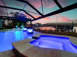 Neptunes Villa-Canalfront, Heated Pool, Outdoor Kitchen, Tiki Hut
