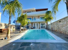 Odyssea Seaside Apartment with Sea View and Pool, hotel in Kremasti