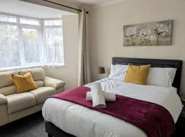 Perfect Contractor 4 bed Parking