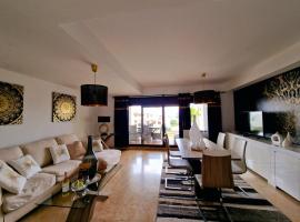 2305 - Luxury villa with sea view and pools, hotel u gradu San Roke