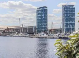Marina Point East in Kent Sleeps 4 with Parking