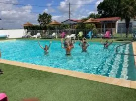 Camping 3 étoiles - 1km de la plage - Piscine chauffée et Espace Fitness