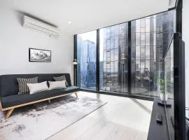 Modern 2BR Apartment Pool, Spa and Gym in CBD