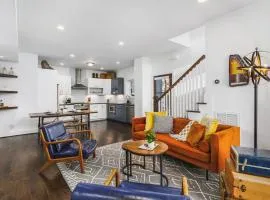 TWO Adjacent Homes in 12 South and Belmont area Sleeps 20 People