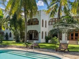 El Mufasa luxury holiday apartments with pool & garden