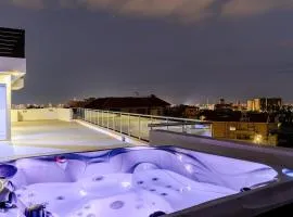Penthouse with outdoor hottub