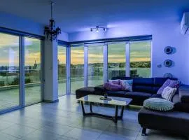 Sky villa penthouse with private outdoor hottub