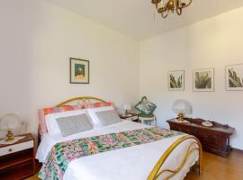 CasaPiergiulia - Canzo - Lago di Como -Parcheggio - Wifi, hotel a Canzo